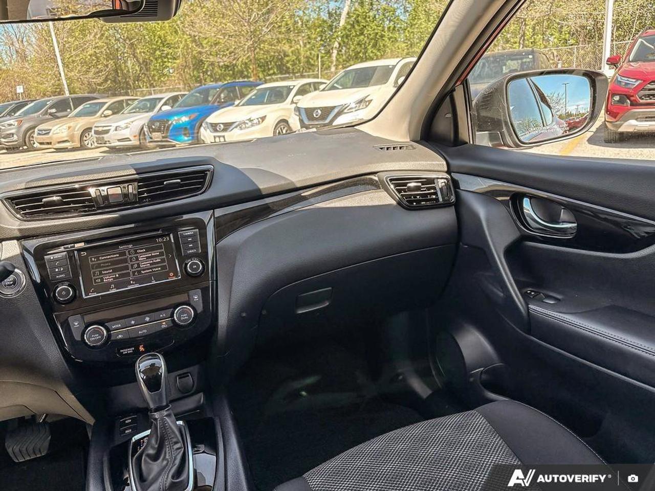 2023 Nissan Qashqai SV   Apple Car Play   Sunroof   Heated Seats Photo