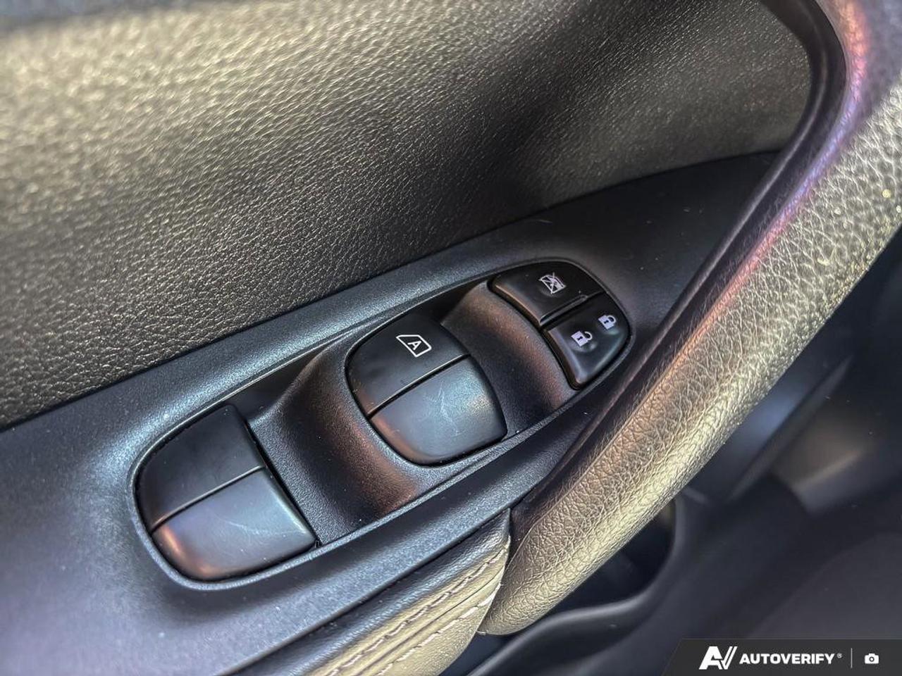 2023 Nissan Qashqai SV   Apple Car Play   Sunroof   Heated Seats Photo