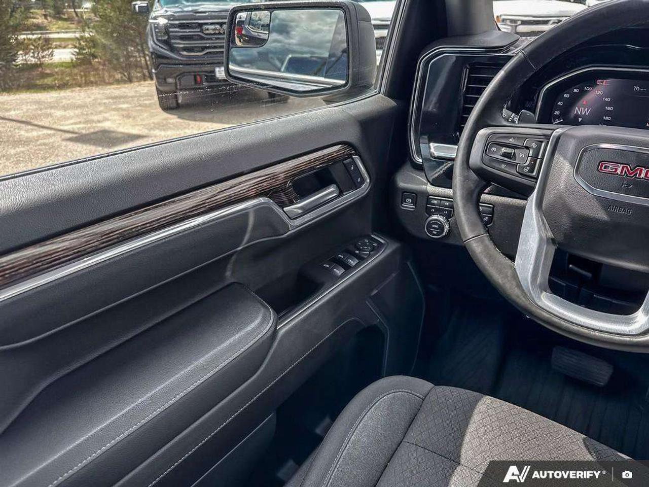 2025 GMC Sierra 1500 Trailer Brake Controller   Heated Seats   Wireless Charging   Remote Start Photo