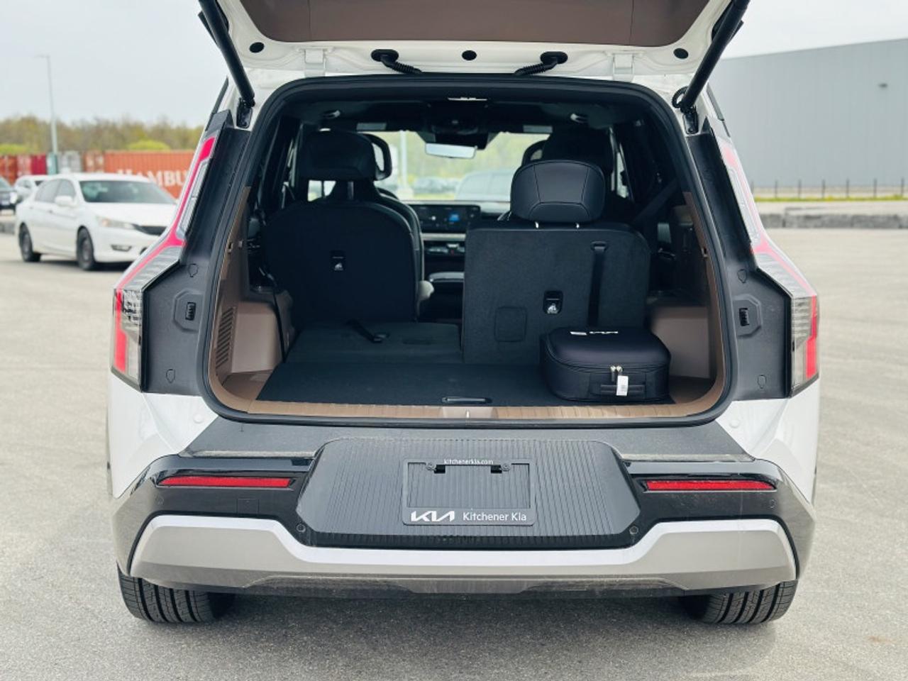 2026 Kia EV9 W/PREMIUM PACKAGE Photo