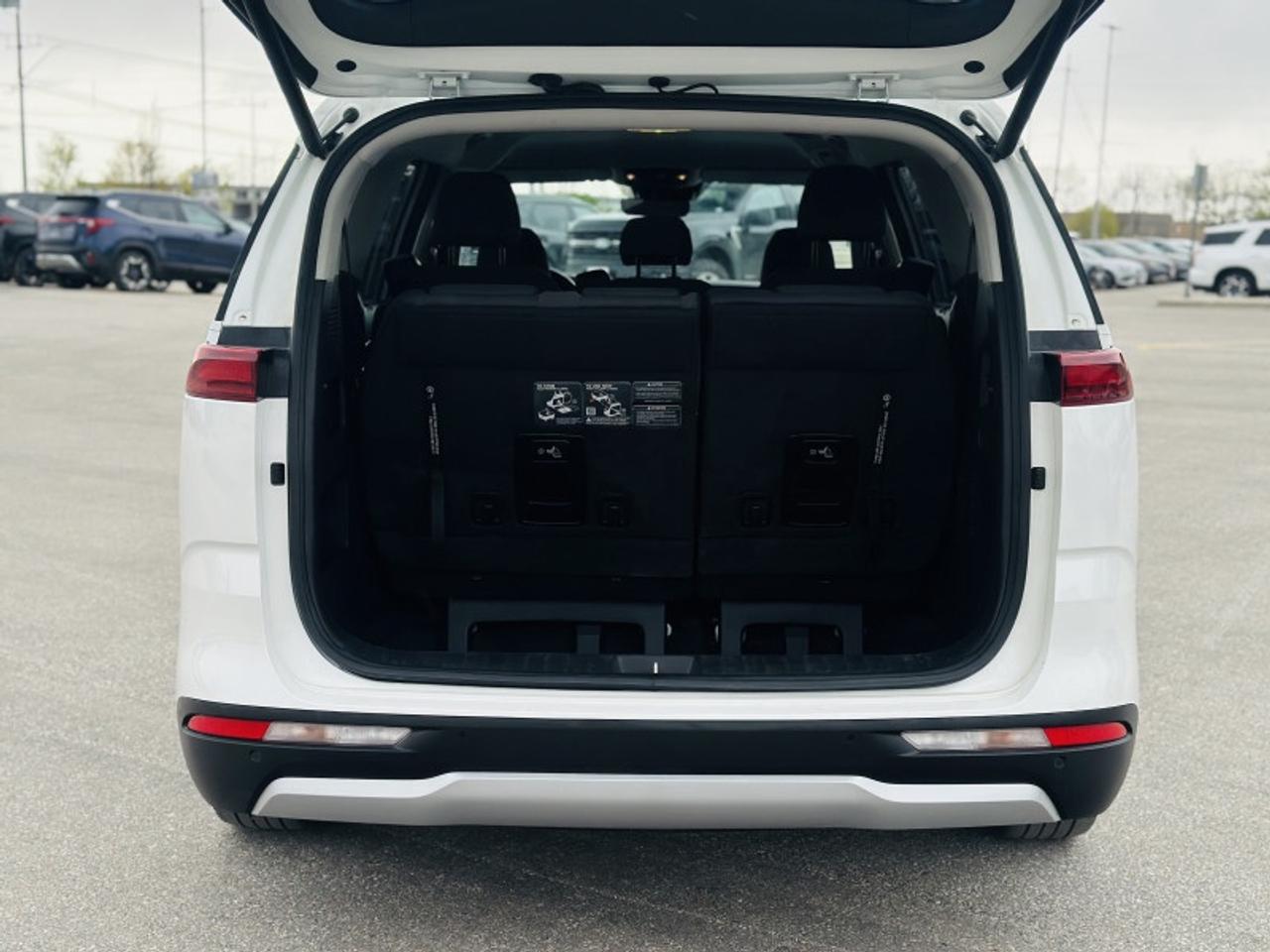 2024 Kia Carnival LX+ Photo