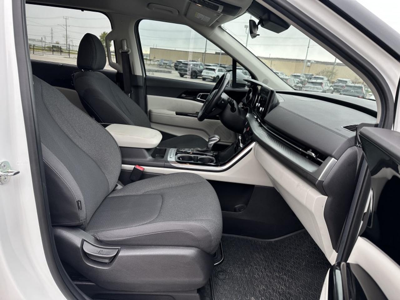 2024 Kia Carnival LX+ Photo
