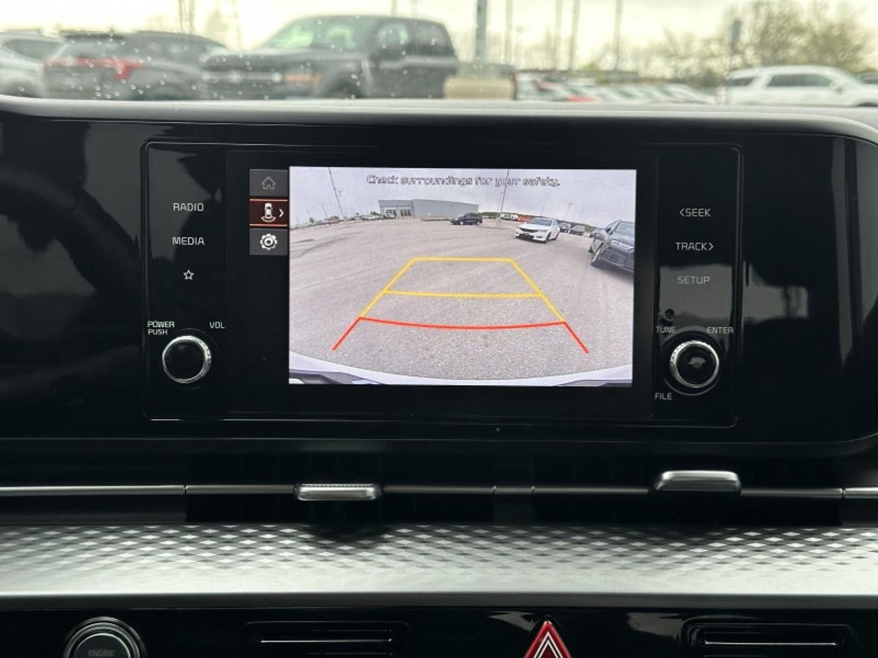 2024 Kia Carnival LX+ Photo