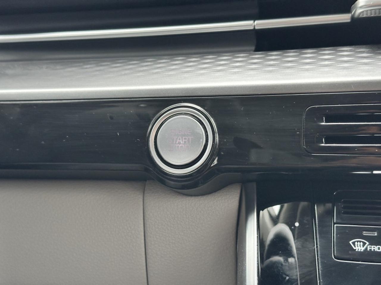 2024 Kia Carnival LX+ Photo