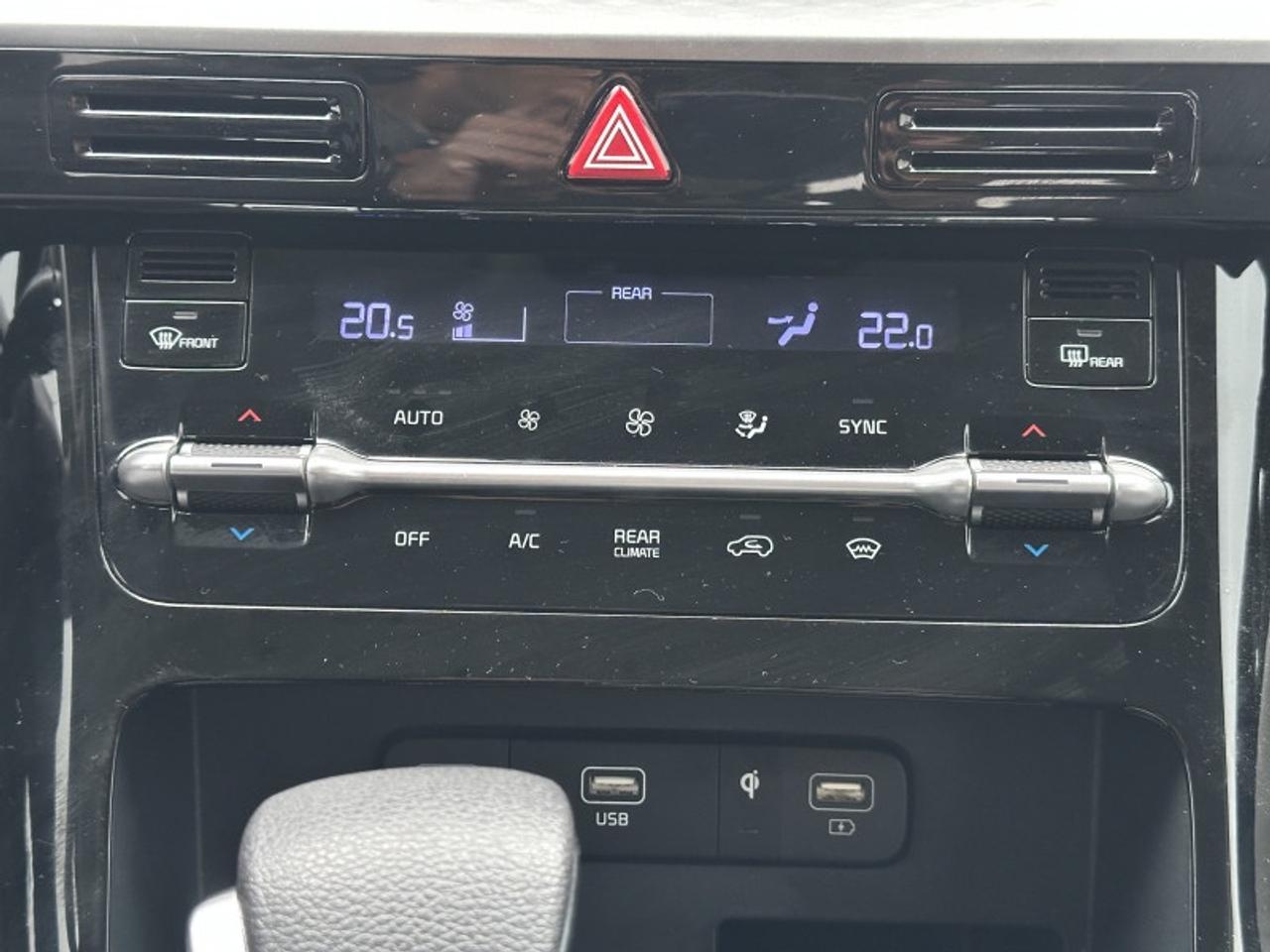 2024 Kia Carnival LX+ Photo