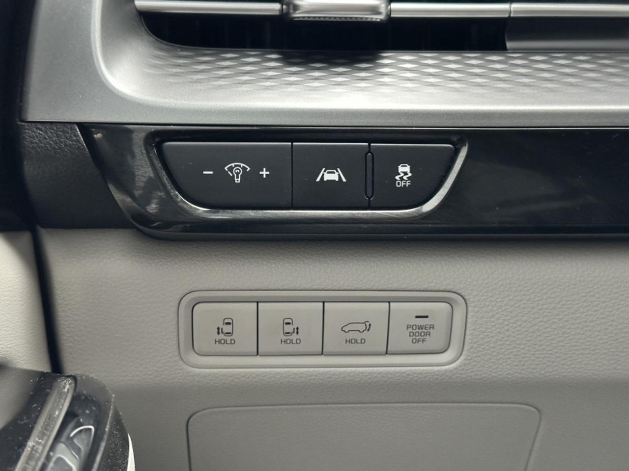 2024 Kia Carnival LX+ Photo