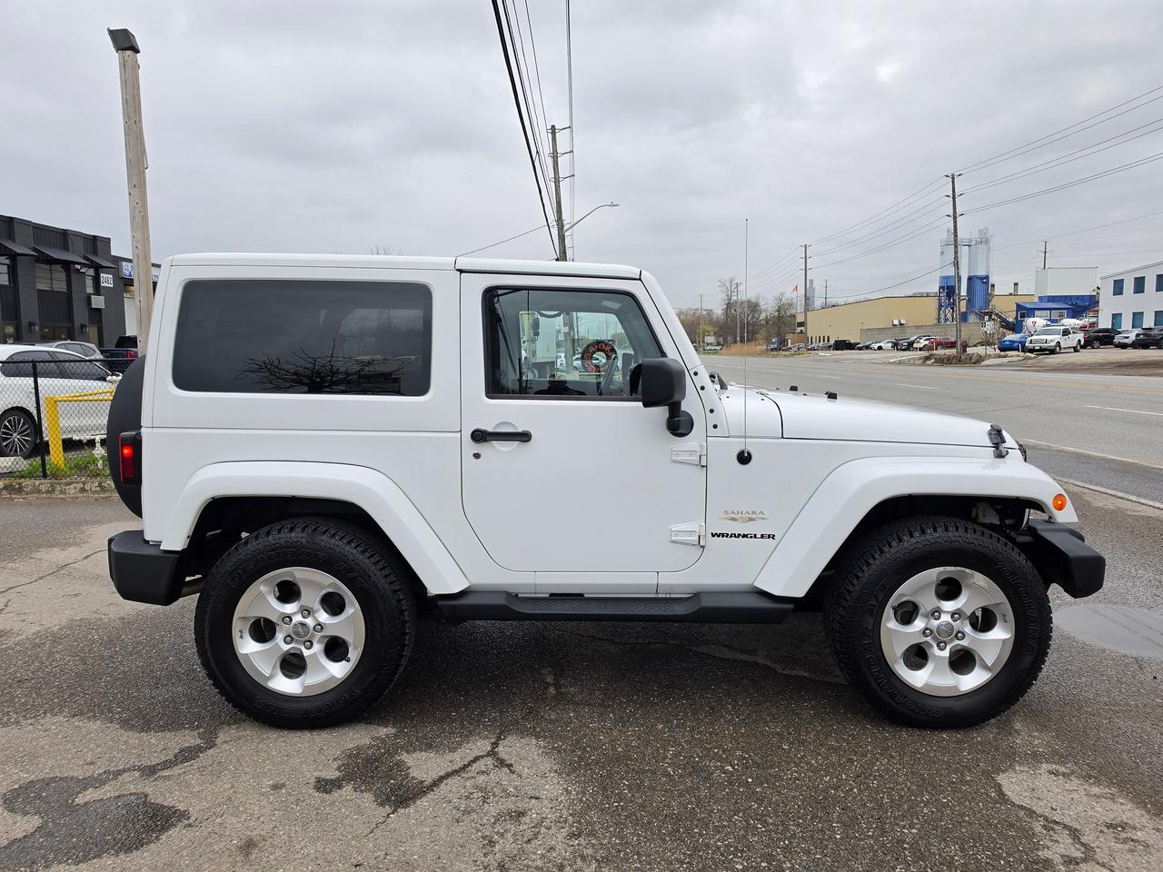 2013 Jeep Wrangler Sahara | CLEAN | LOW KMS Photo3