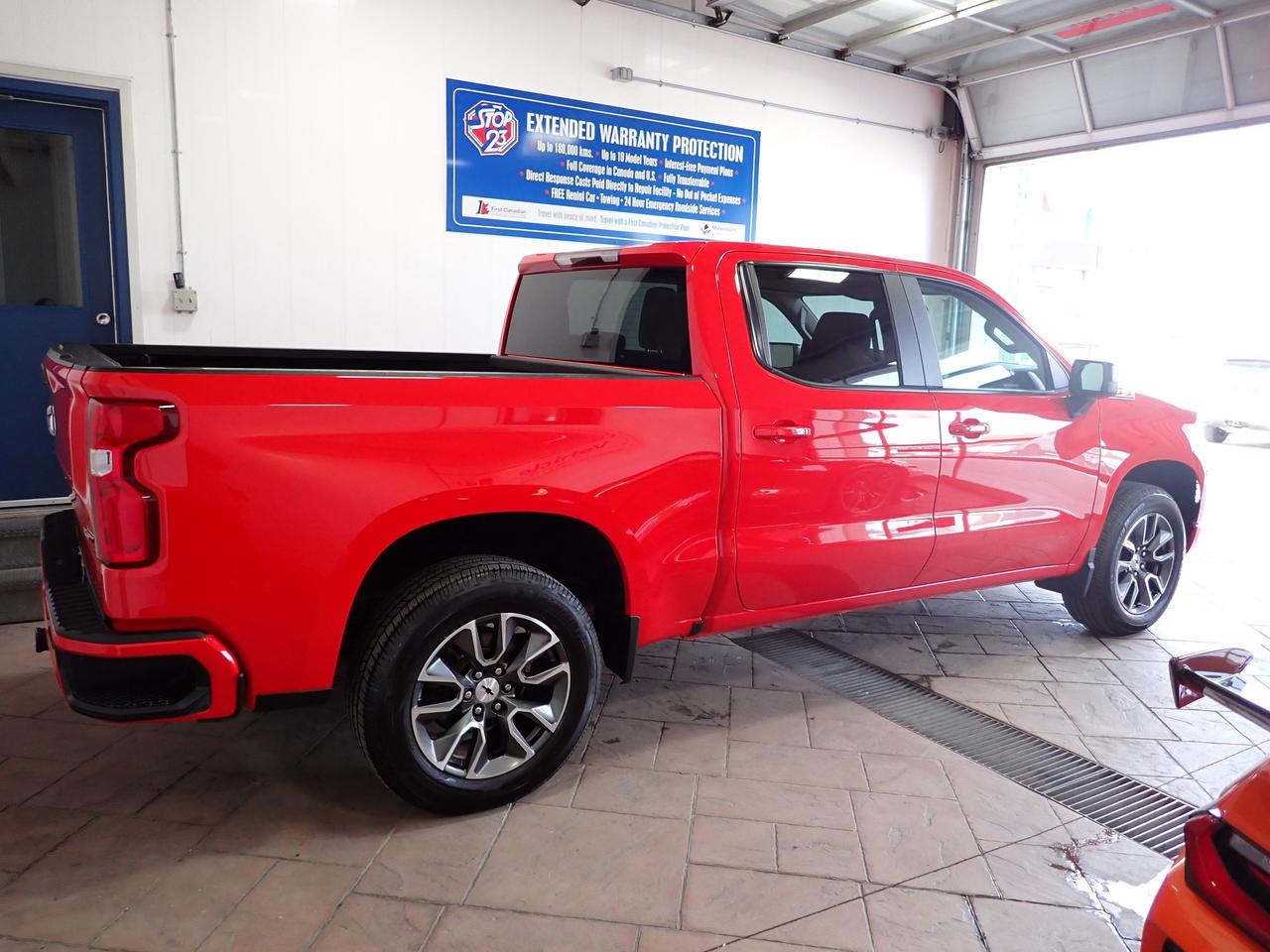 2022 Chevrolet Silverado 1500 RST 4WD CREW CAB Z71 5'8 BOX Photo