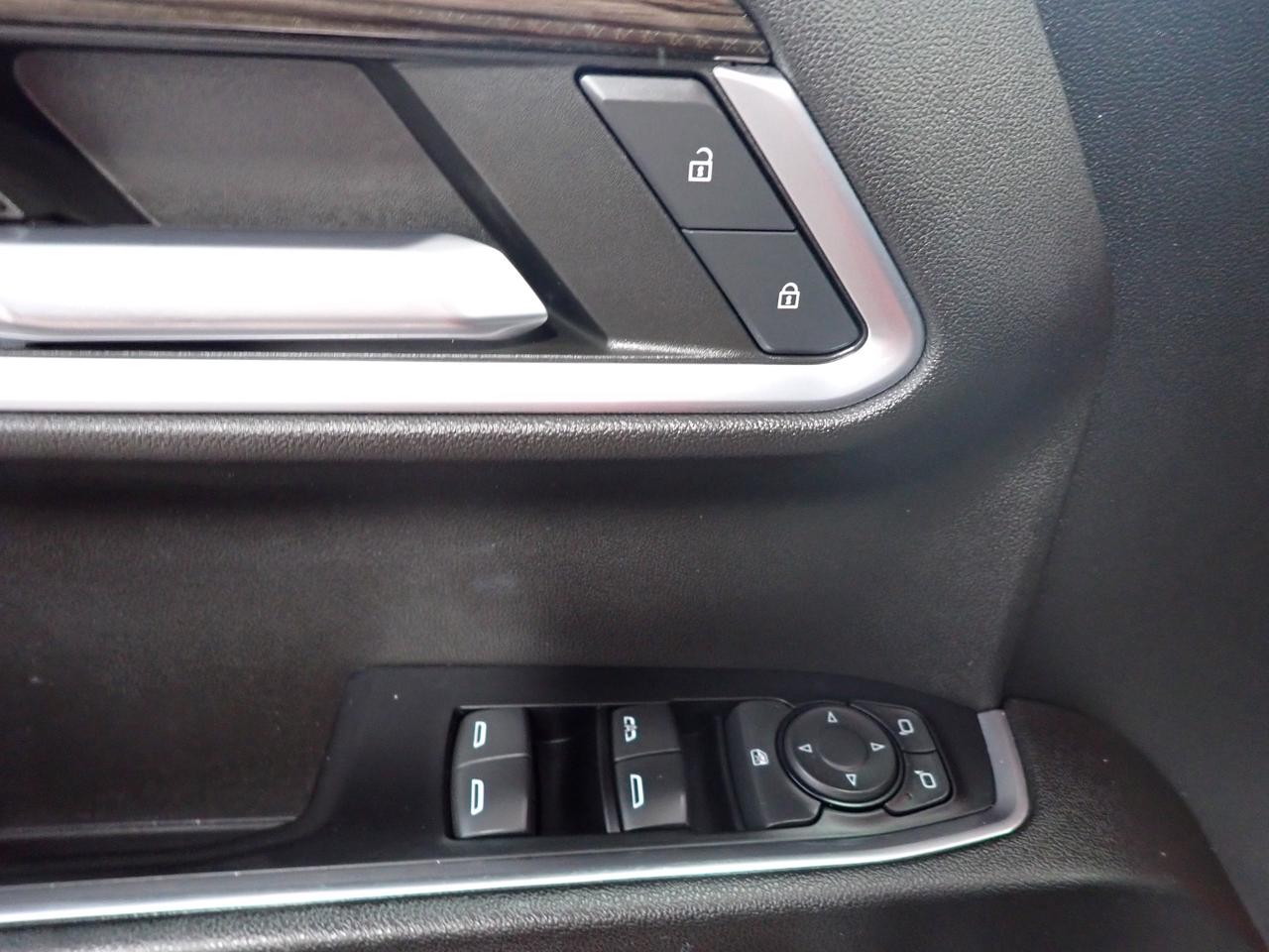 2022 Chevrolet Silverado 1500 RST 4WD CREW CAB Z71 5'8 BOX Photo
