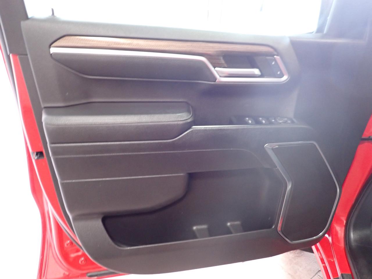 2022 Chevrolet Silverado 1500 RST 4WD CREW CAB Z71 5'8 BOX Photo