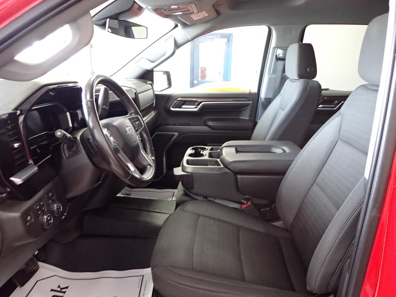 2022 Chevrolet Silverado 1500 RST 4WD CREW CAB Z71 5'8 BOX Photo