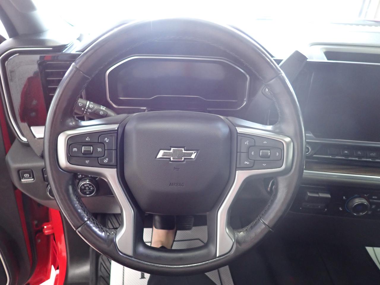 2022 Chevrolet Silverado 1500 RST 4WD CREW CAB Z71 5'8 BOX Photo