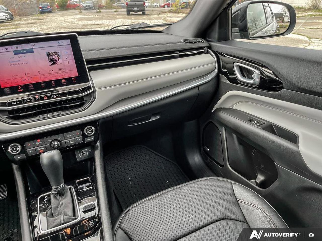 2024 Jeep Compass Limited | Leather | Sunroof | Navigation | Memory Seat | Ventilated Seats | Power Lift Gate | Photo