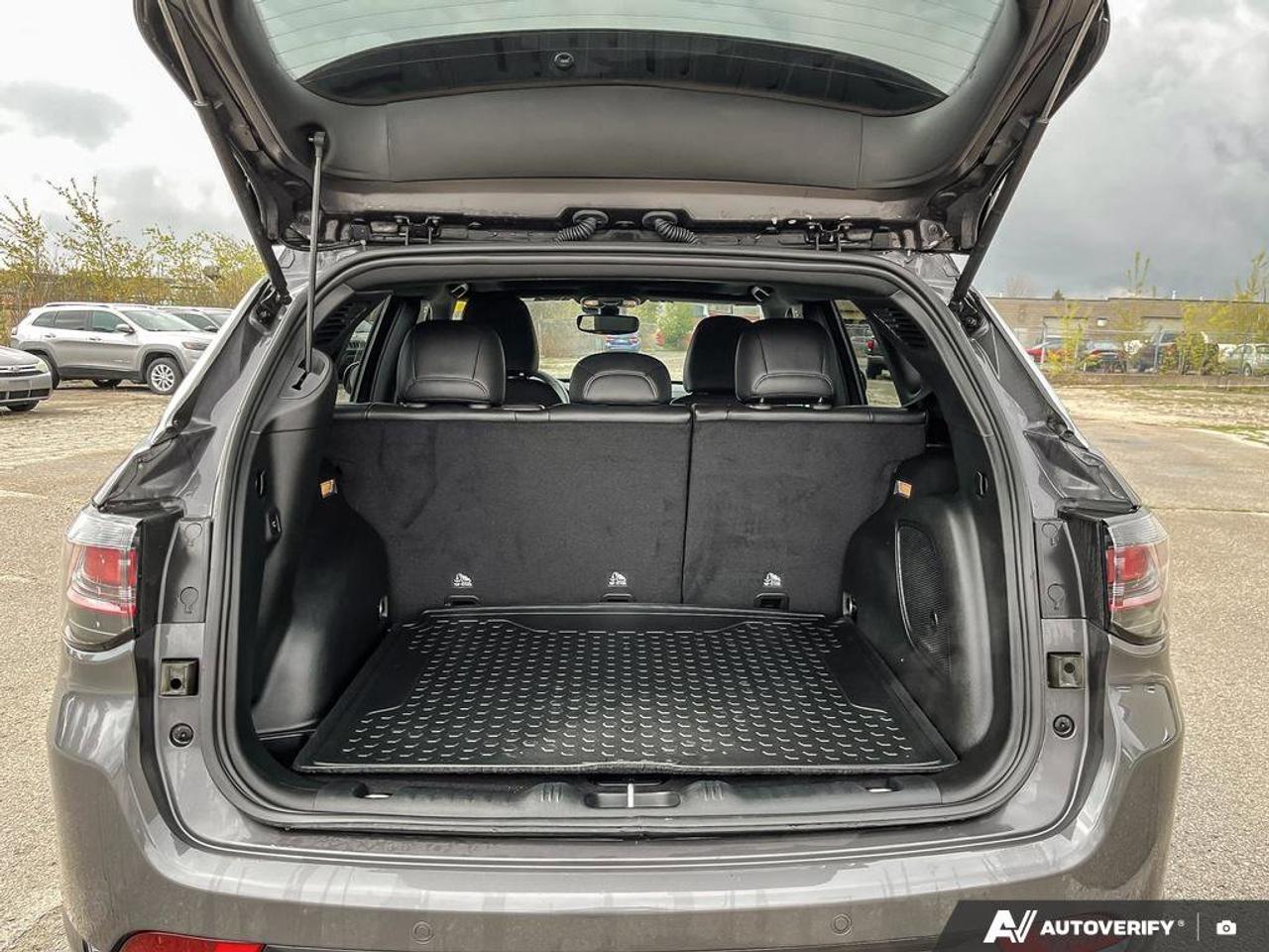 2024 Jeep Compass Limited | Leather | Sunroof | Navigation | Memory Seat | Ventilated Seats | Power Lift Gate | Photo