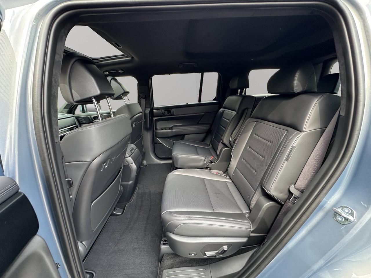 2026 Hyundai Santa Fe Hybrid Ultimate Calligraphy Photo