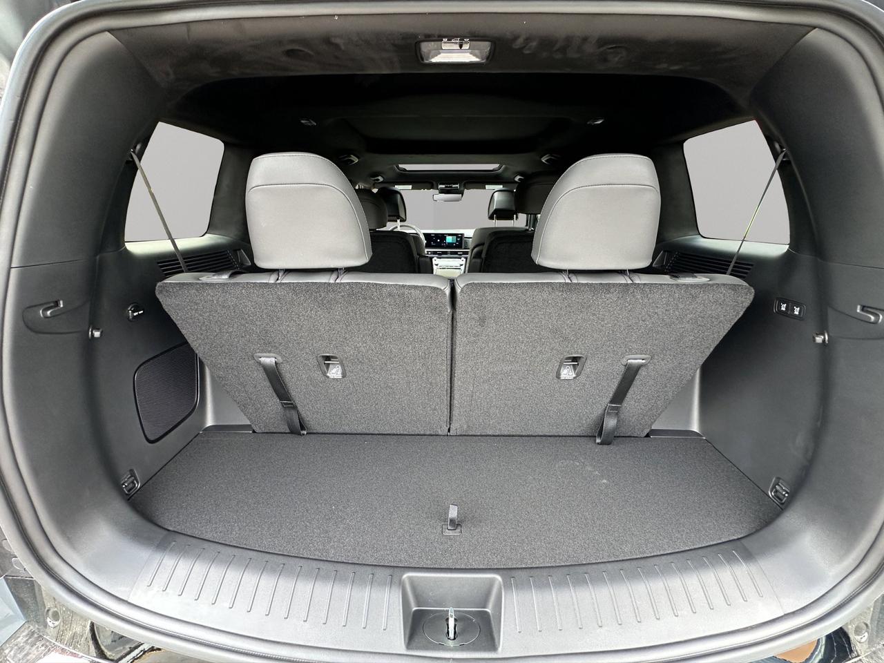 2026 Hyundai Santa Fe Hybrid Ultimate Calligraphy Photo