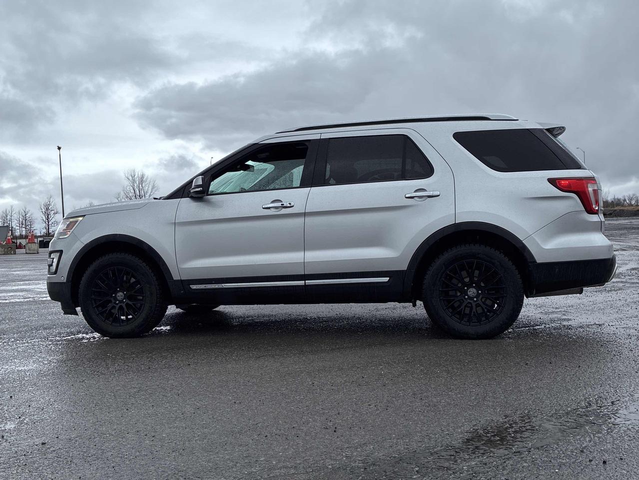 2017 Ford Explorer Limited - LEATHER, PANO ROOF, WINTER TIRES, LOADED Photo4