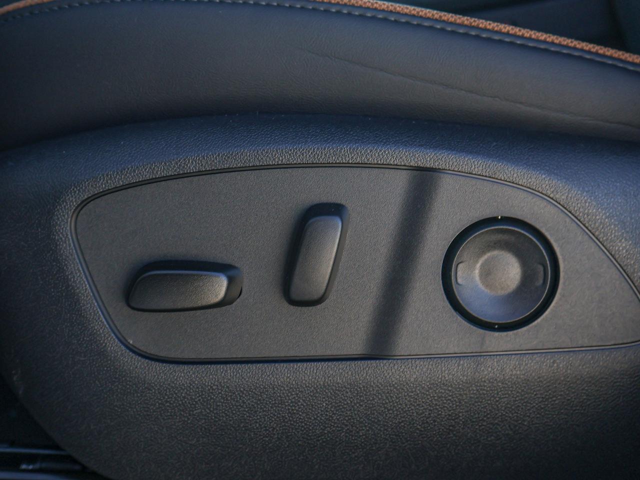 2026 GMC Acadia AT4 Photo