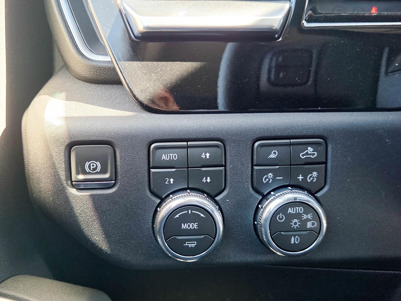 2026 GMC SIERRA 2500HD SLT Photo