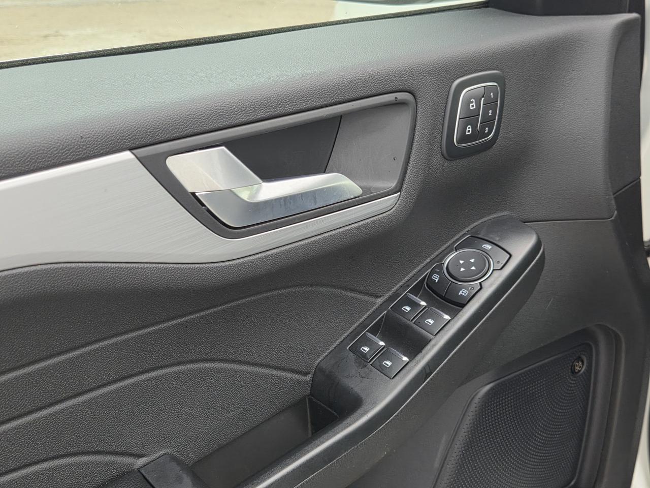 2024 Ford Escape Platinum Photo