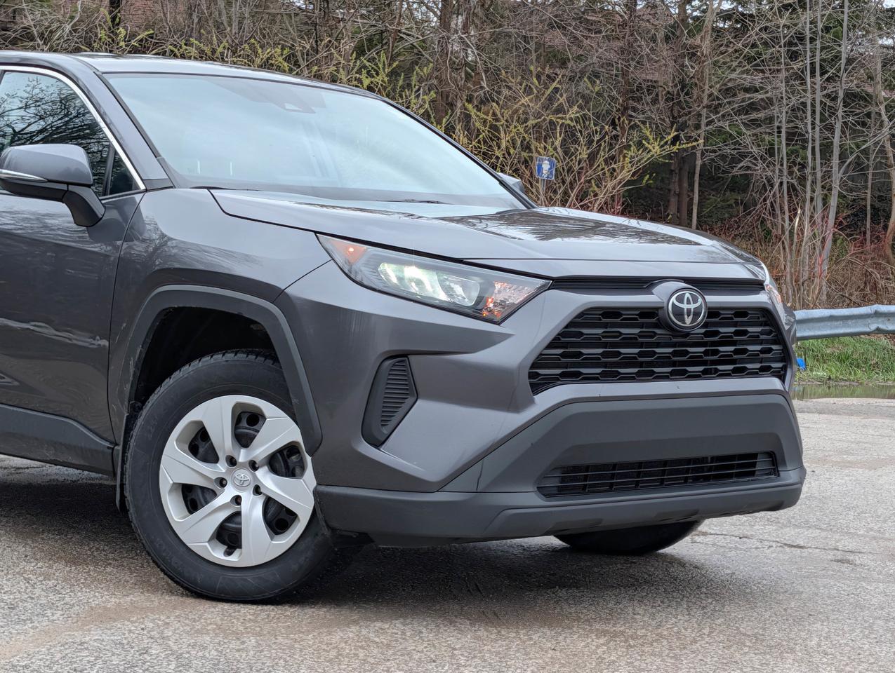 2024 Toyota RAV4 LE Photo3
