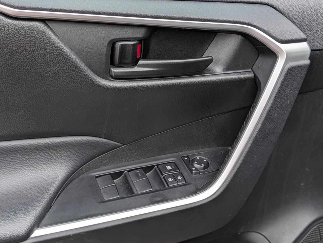 2024 Toyota RAV4 LE Photo