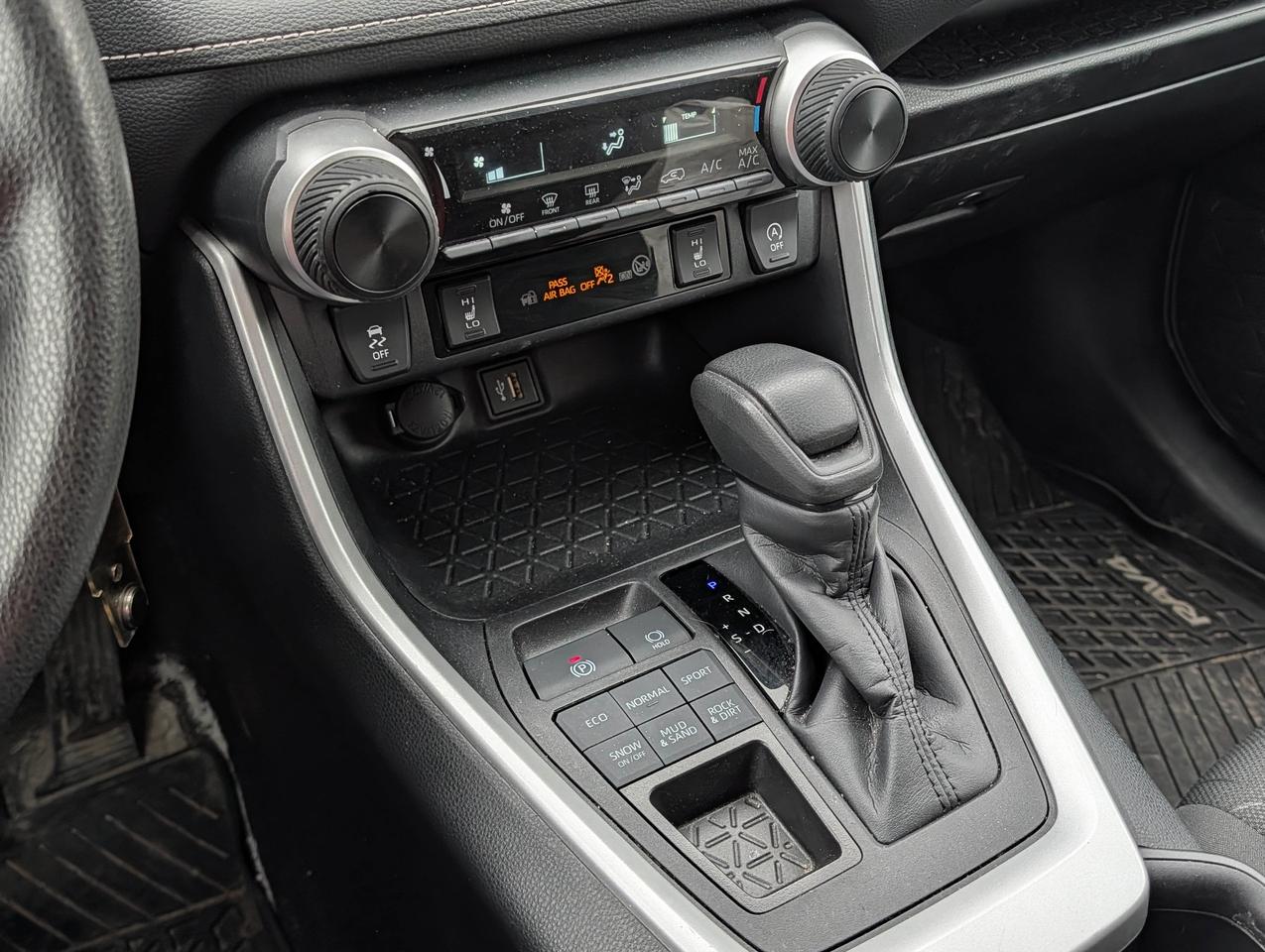 2024 Toyota RAV4 LE Photo