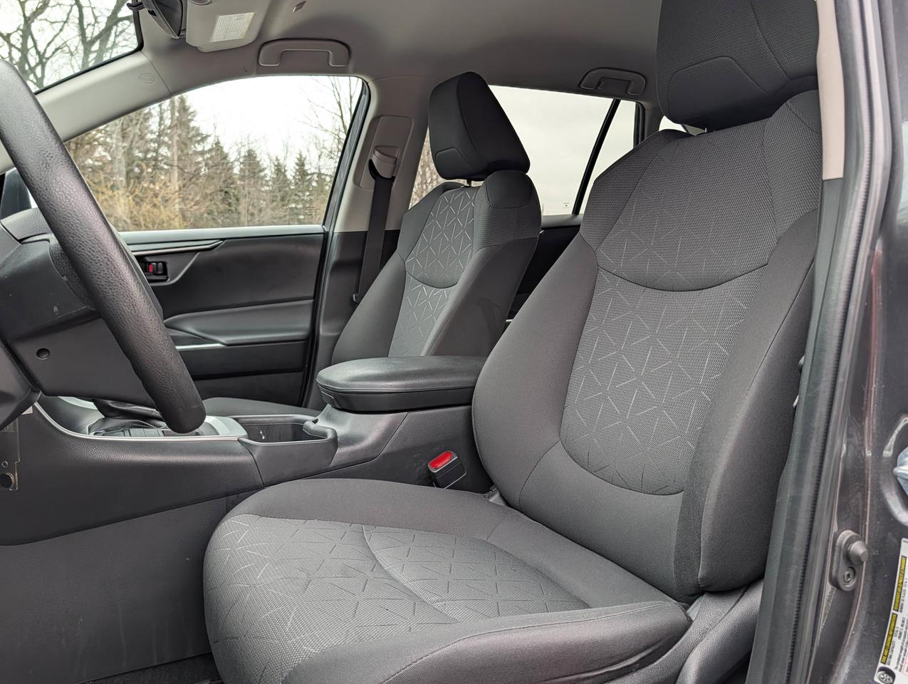 2024 Toyota RAV4 LE Photo