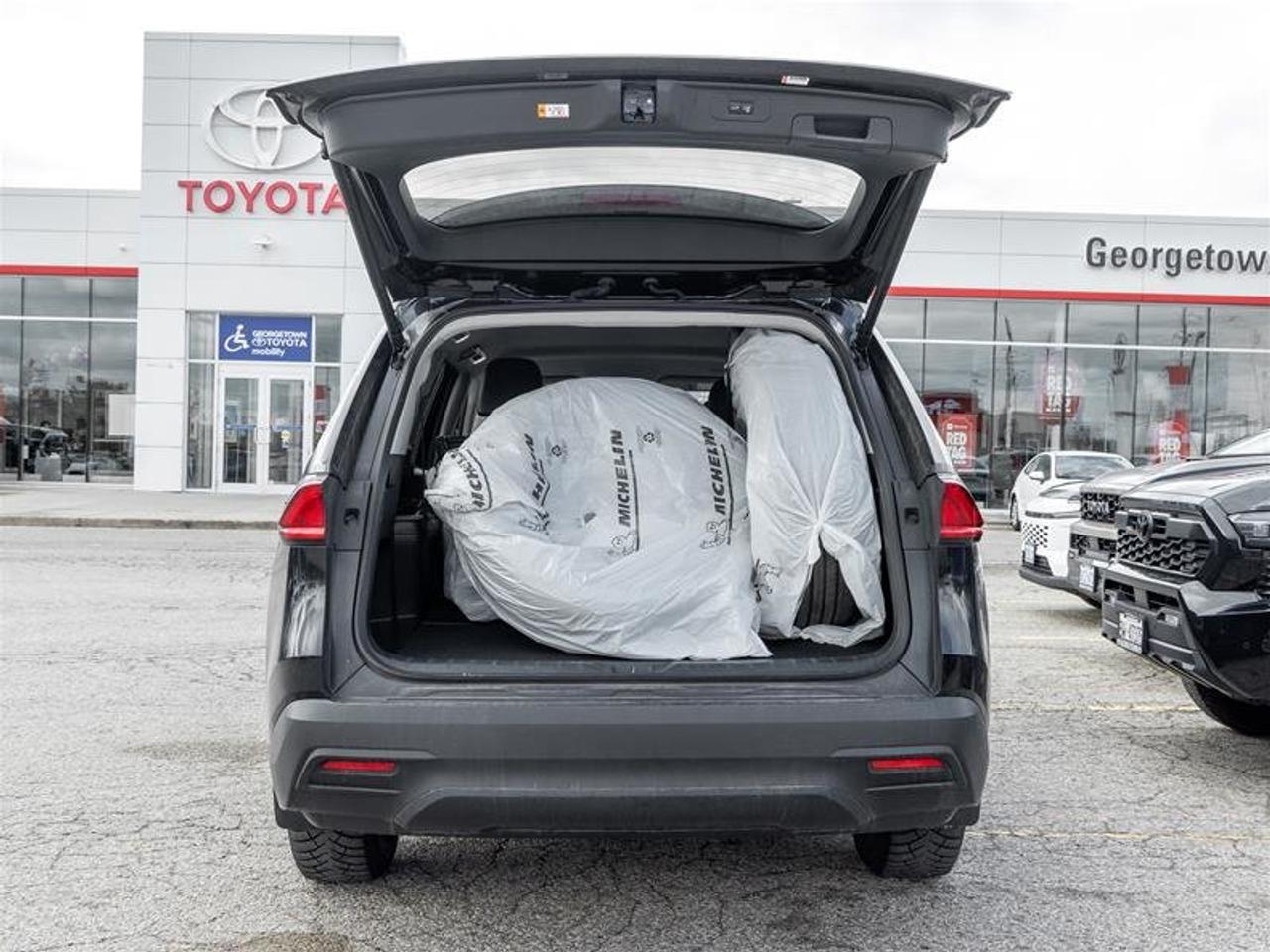 2025 Toyota Grand Highlander Hyb rid XLE AW Heated Seats| Tri-zone Climate| Backup Camera| Wireless Charging| XLE| AWD Photo