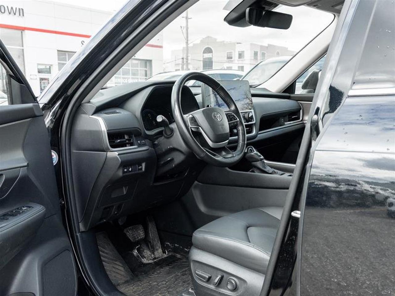 2025 Toyota Grand Highlander Hyb rid XLE AW Heated Seats| Tri-zone Climate| Backup Camera| Wireless Charging| XLE| AWD Photo