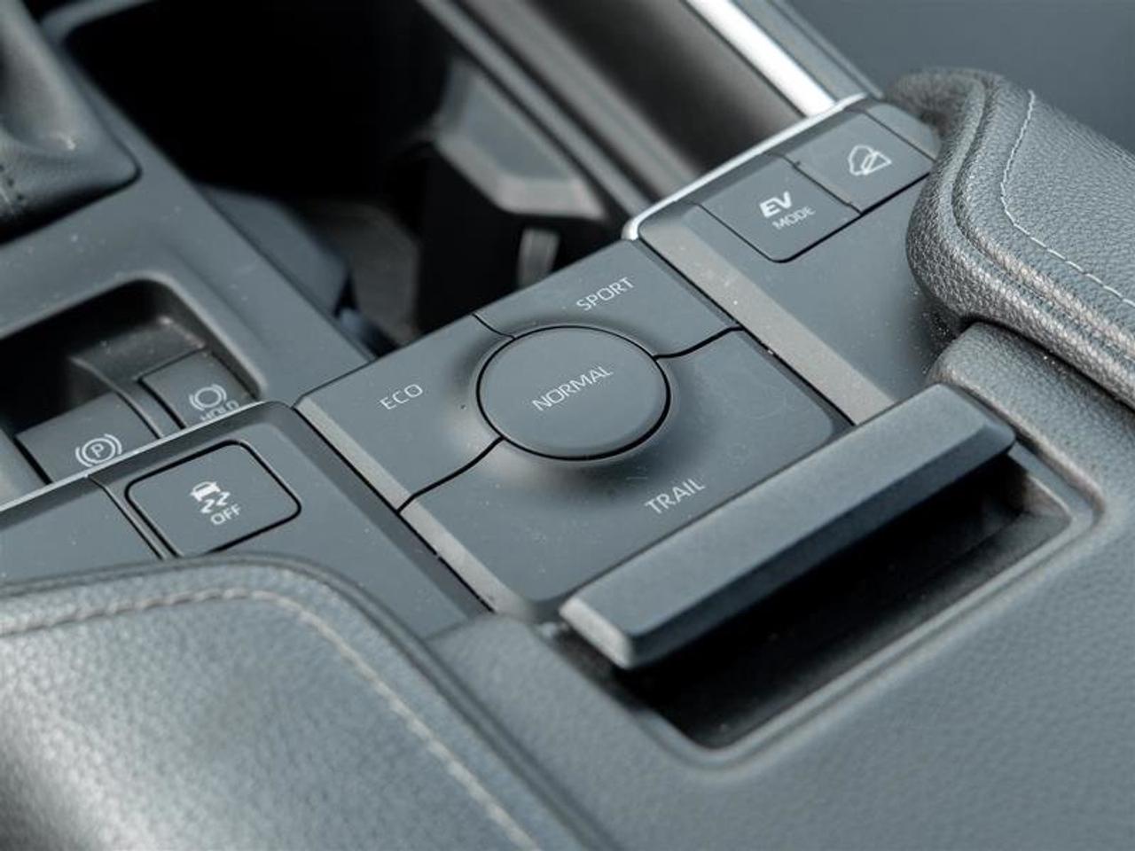 2025 Toyota Grand Highlander Hyb rid XLE AW Heated Seats| Tri-zone Climate| Backup Camera| Wireless Charging| XLE| AWD Photo