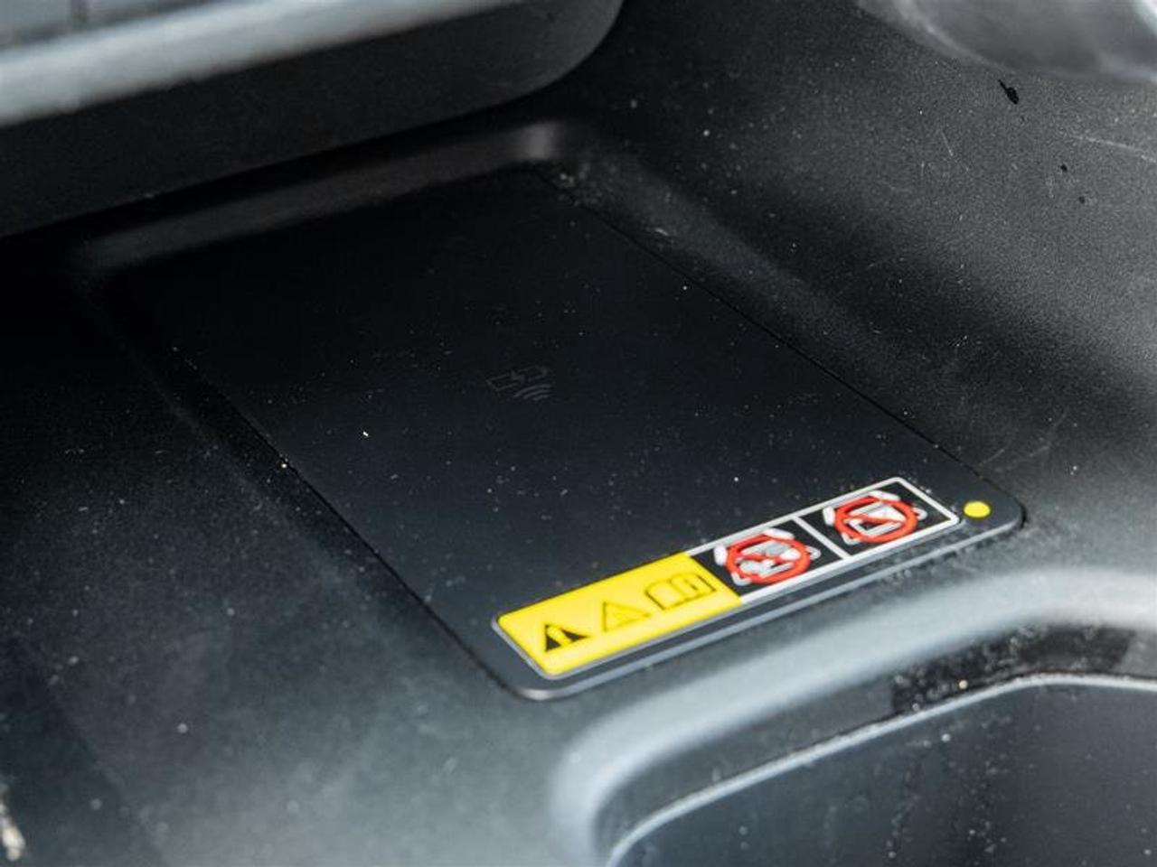 2025 Toyota Grand Highlander Hyb rid XLE AW Heated Seats| Tri-zone Climate| Backup Camera| Wireless Charging| XLE| AWD Photo