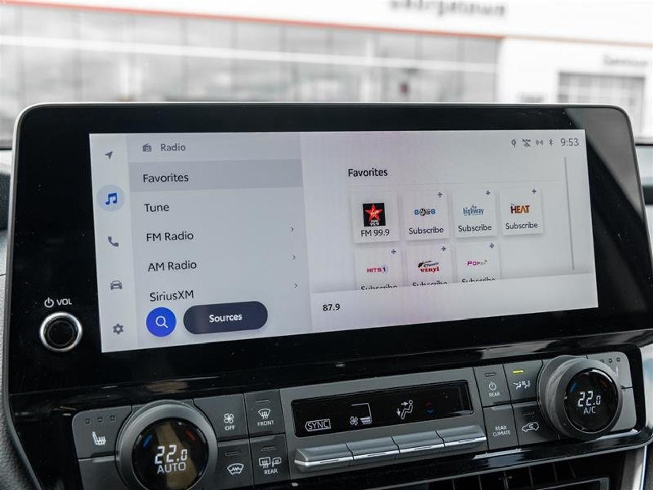 2025 Toyota Grand Highlander Hyb rid XLE AW Heated Seats| Tri-zone Climate| Backup Camera| Wireless Charging| XLE| AWD Photo