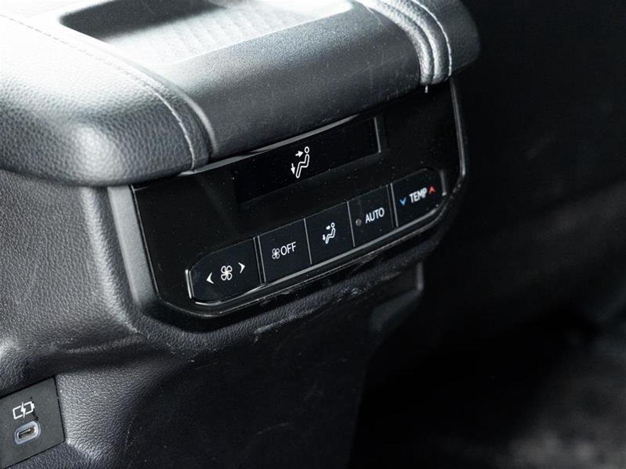 2025 Toyota Grand Highlander Hyb rid XLE AW Heated Seats| Tri-zone Climate| Backup Camera| Wireless Charging| XLE| AWD Photo