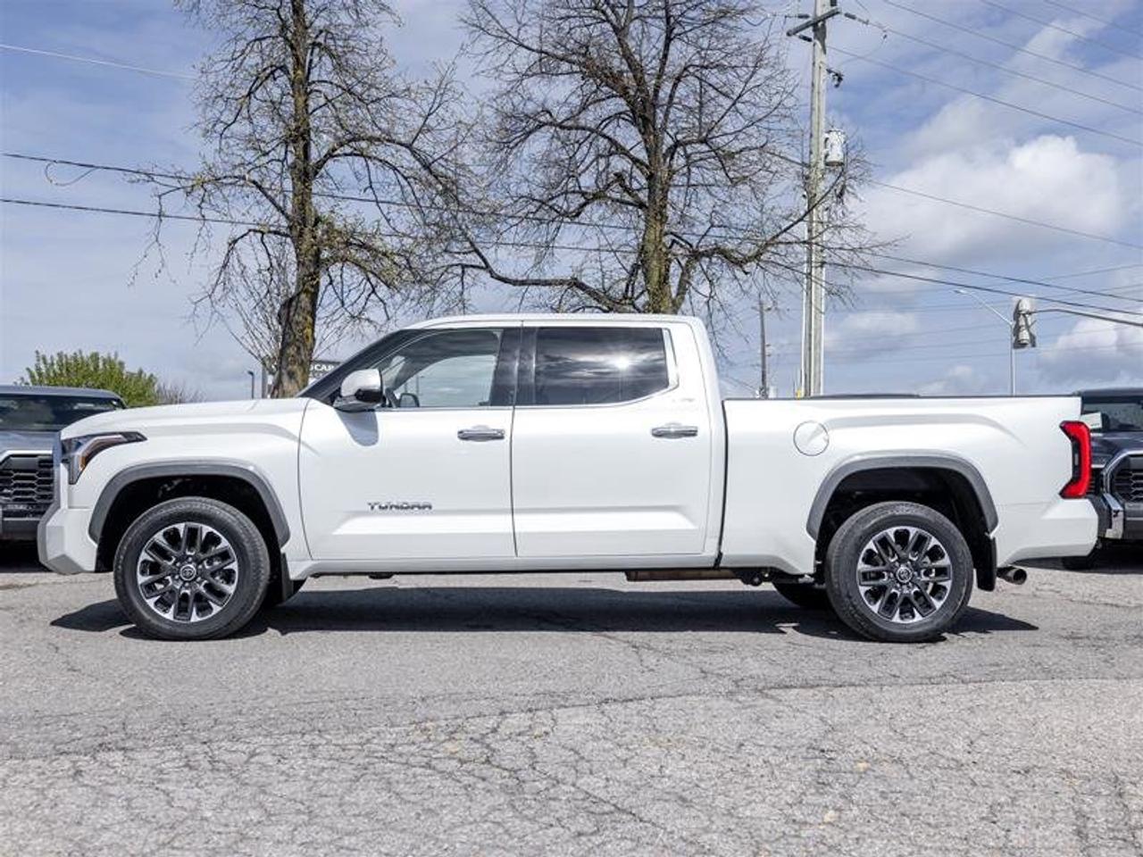 2023 Toyota Tundra 4X4 CrewMax Limited L Heated and Vented Seats| Pano Sunroof| Backup Camera| Memory Seat| Limited Photo2