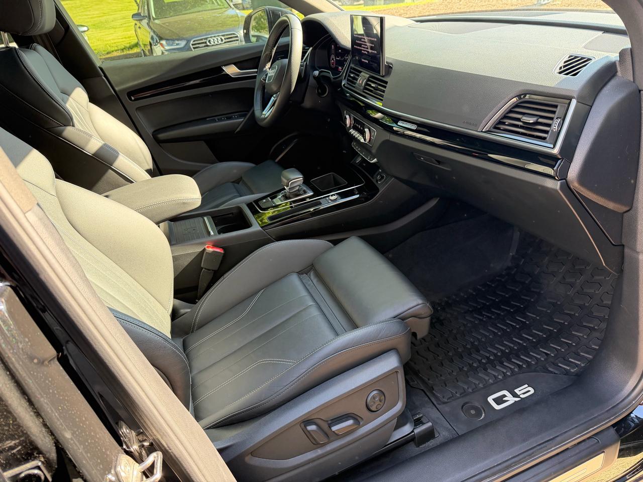 2021 Audi Q5 PROGRESSIV - AWD, LEATHER SEATS, HEATED STR WHEEL! - Photo #49