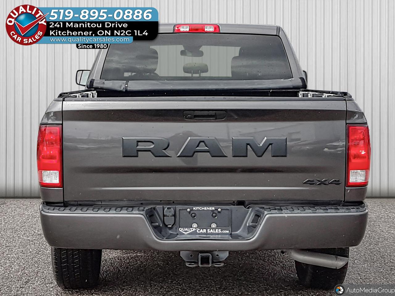 2022 RAM 1500 Classic Express Night Edition Crew Cab 4x4 Photo4