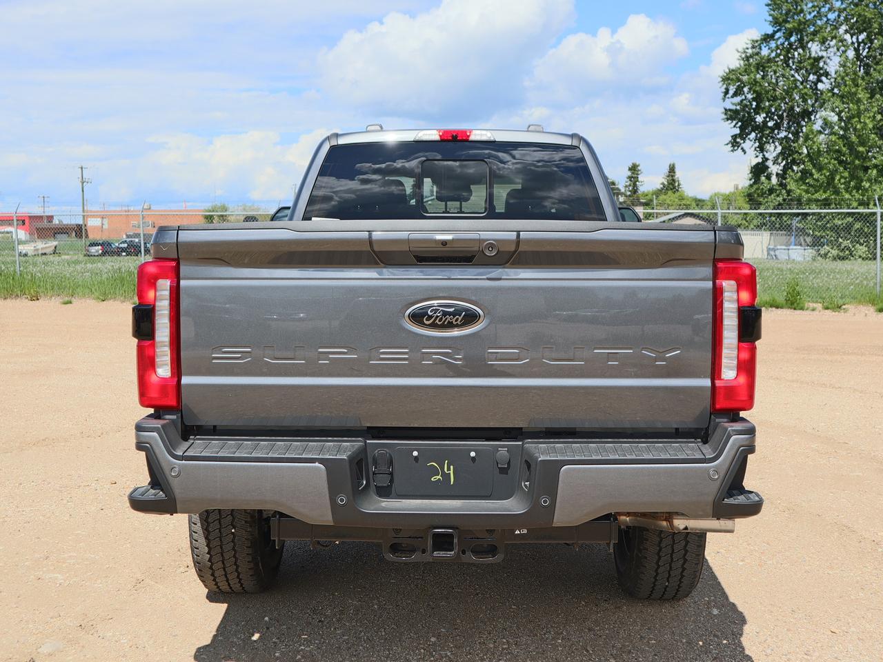 2026 Ford F-350 Super Duty SRW Lariat Photo3
