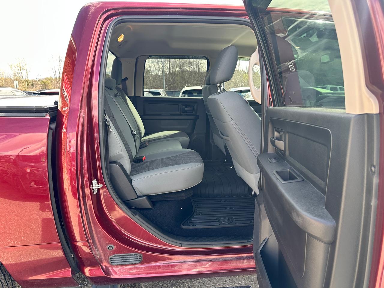2020 RAM 1500 Classic Express4x4Crew HEMI HTD-Cloth CarPlay RvCam Remote Photo
