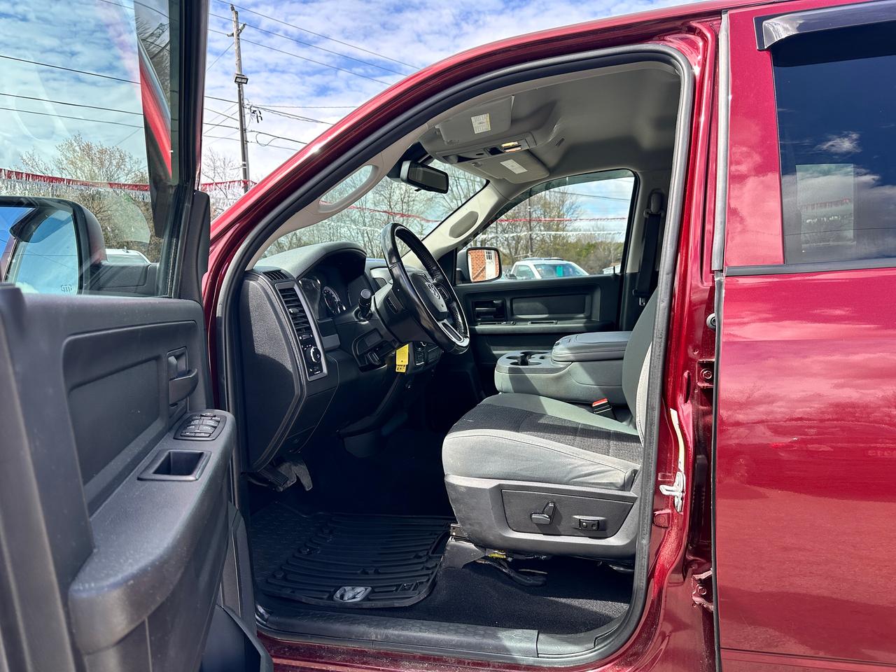 2020 RAM 1500 Classic Express4x4Crew HEMI HTD-Cloth CarPlay RvCam Remote Photo
