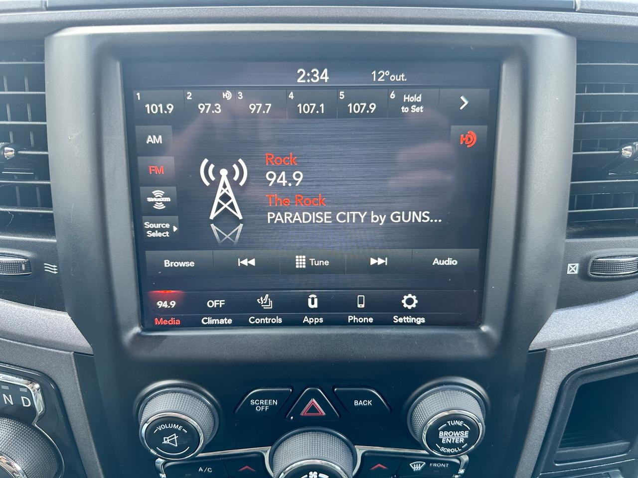 2020 RAM 1500 Classic Express4x4Crew HEMI HTD-Cloth CarPlay RvCam Remote Photo