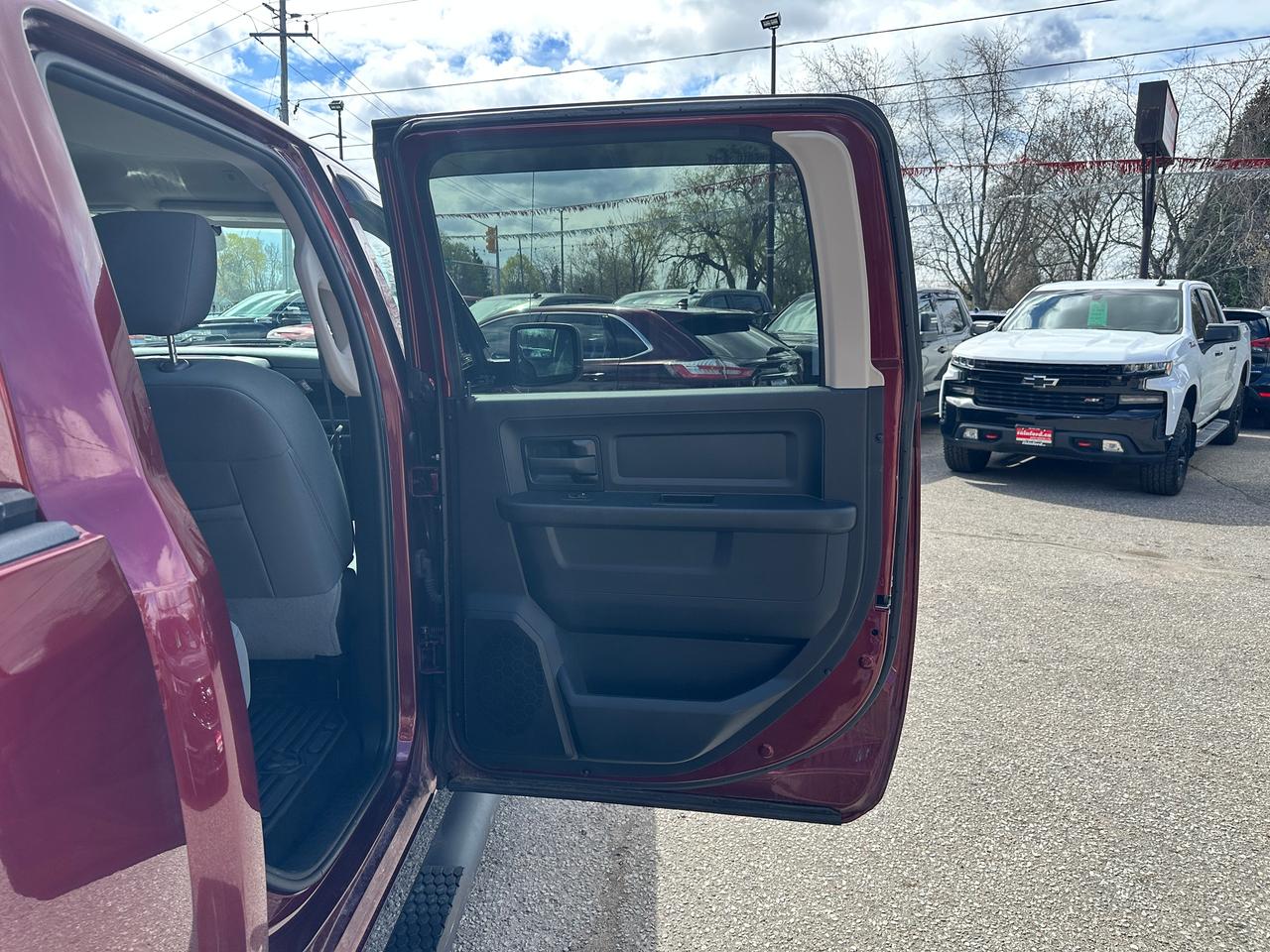 2020 RAM 1500 Classic Express4x4Crew HEMI HTD-Cloth CarPlay RvCam Remote Photo