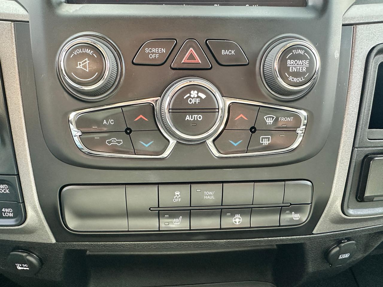 2020 RAM 1500 Classic Express4x4Crew HEMI HTD-Cloth CarPlay RvCam Remote Photo