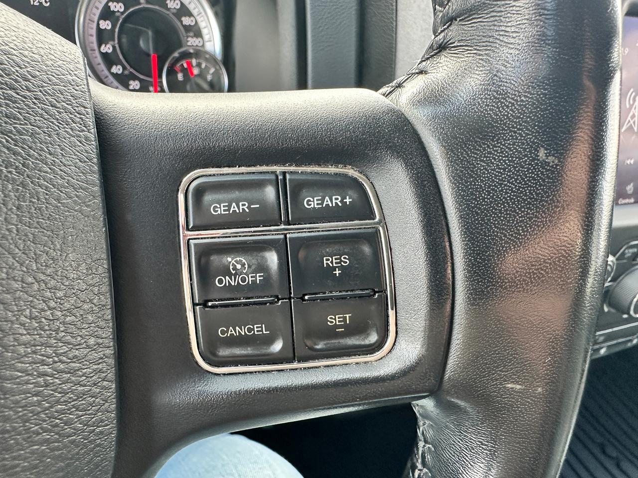 2020 RAM 1500 Classic Express4x4Crew HEMI HTD-Cloth CarPlay RvCam Remote Photo