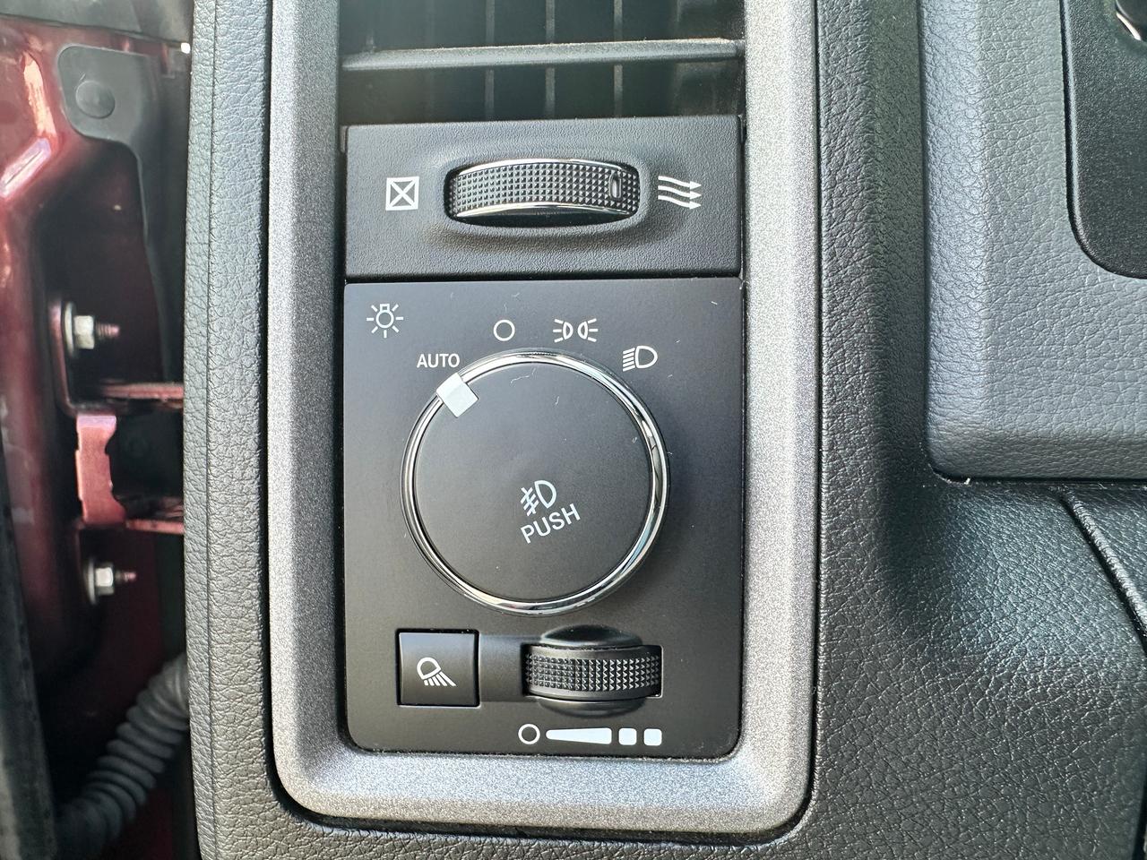 2020 RAM 1500 Classic Express4x4Crew HEMI HTD-Cloth CarPlay RvCam Remote Photo