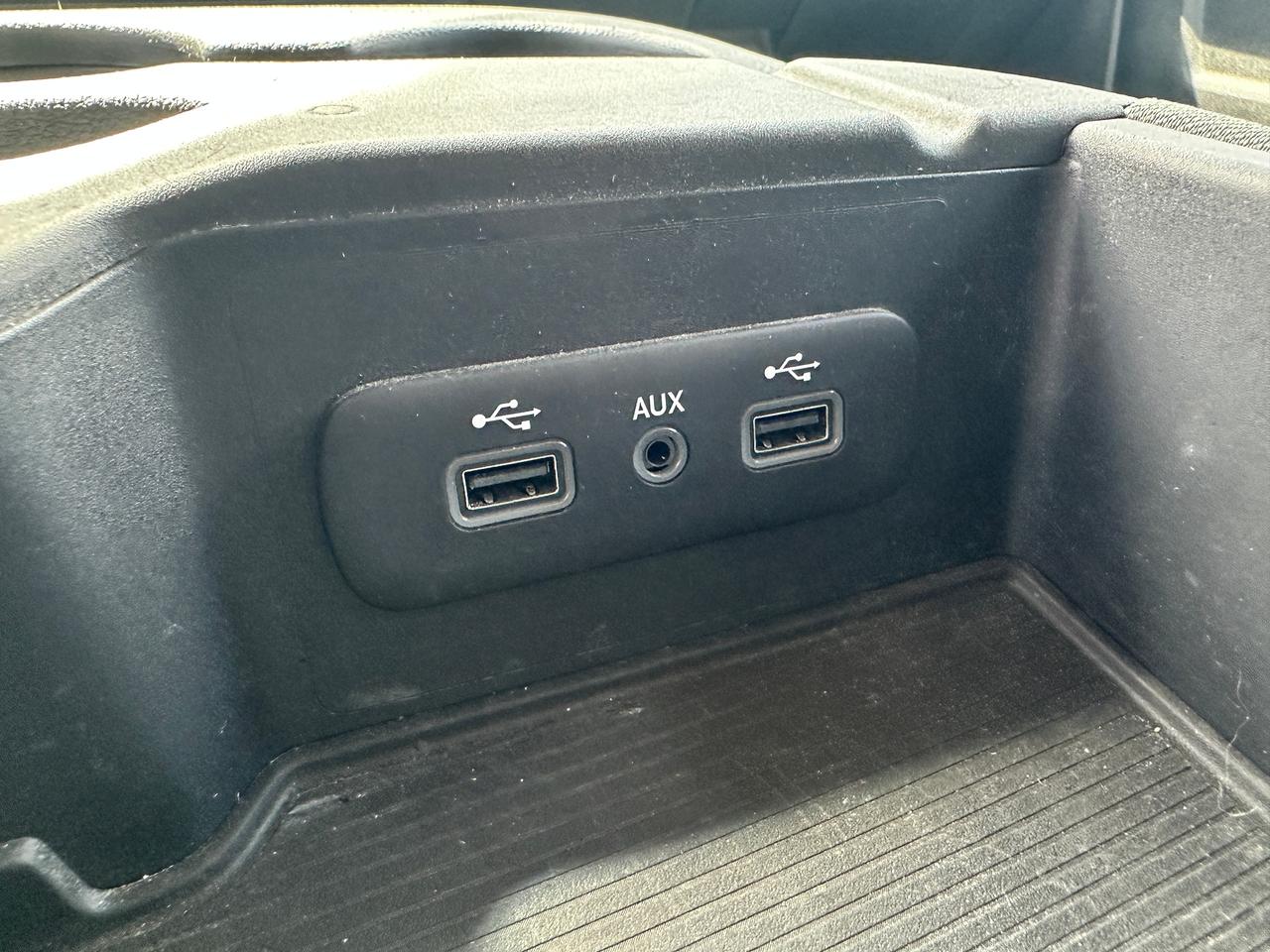 2020 RAM 1500 Classic Express4x4Crew HEMI HTD-Cloth CarPlay RvCam Remote Photo