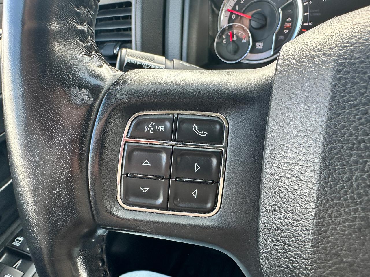 2020 RAM 1500 Classic Express4x4Crew HEMI HTD-Cloth CarPlay RvCam Remote Photo