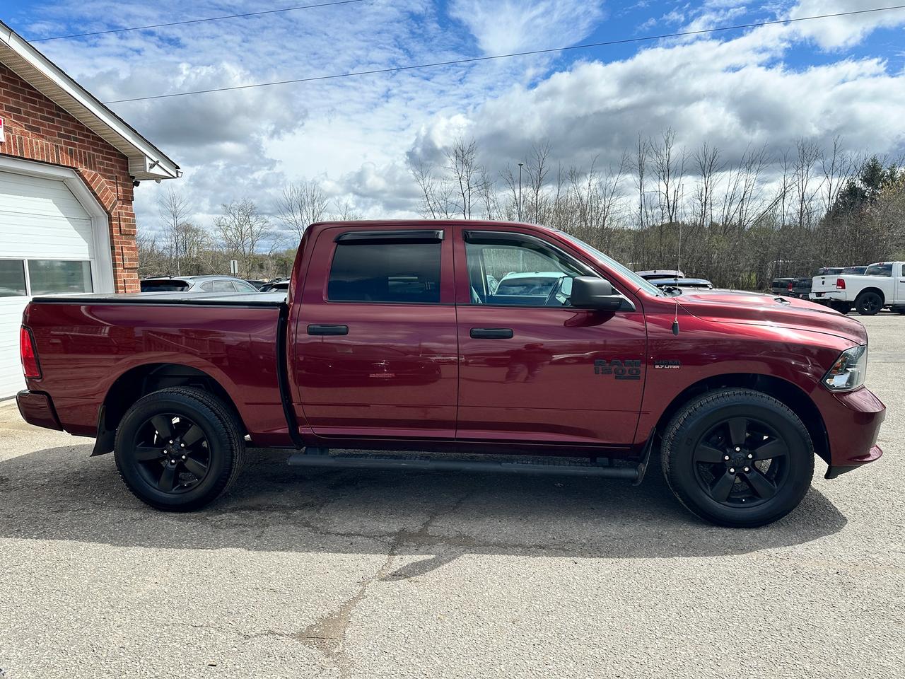 2020 RAM 1500 Classic Express4x4Crew HEMI HTD-Cloth CarPlay RvCam Remote Photo4