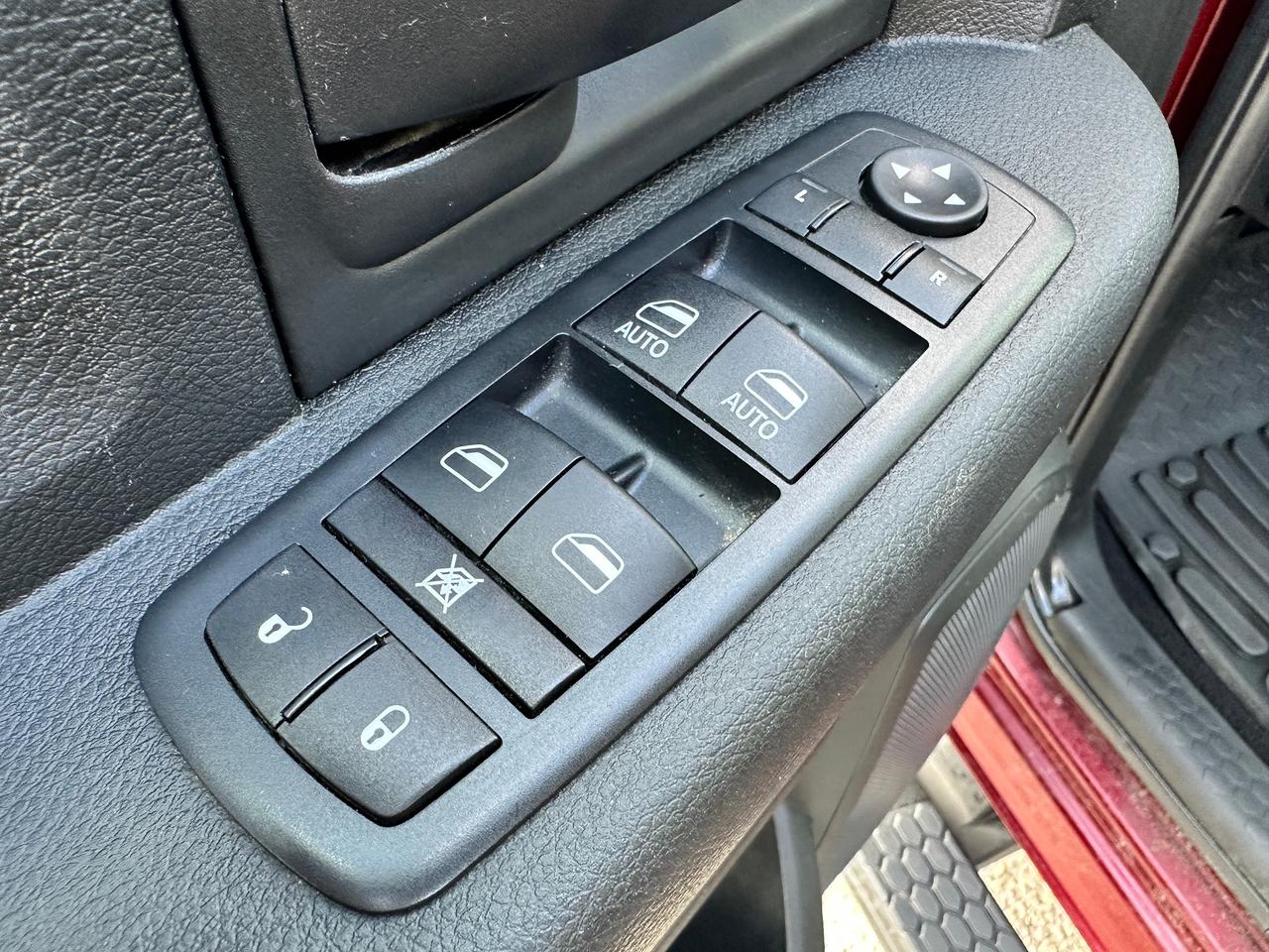2020 RAM 1500 Classic Express4x4Crew HEMI HTD-Cloth CarPlay RvCam Remote Photo