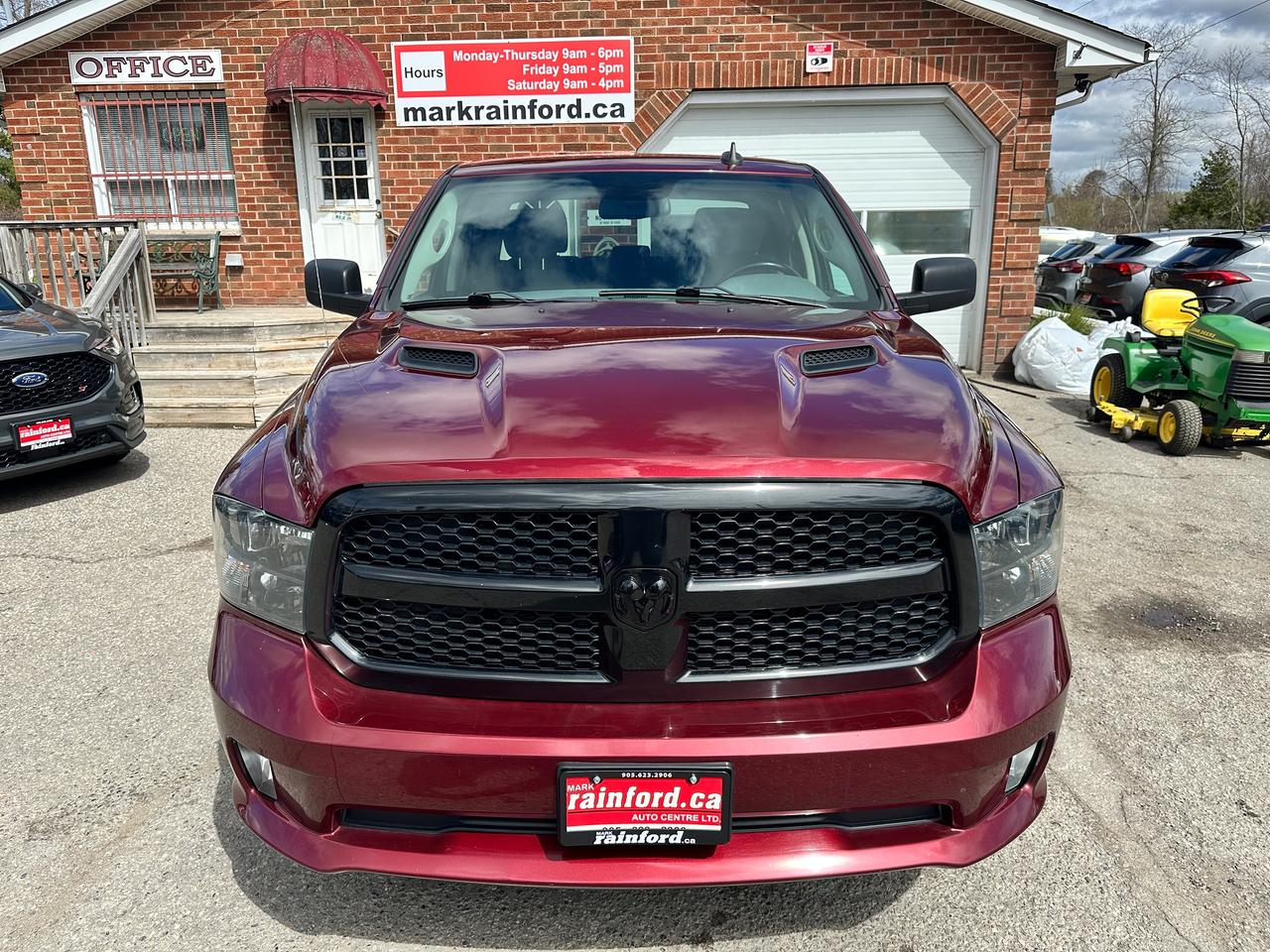 2020 RAM 1500 Classic Express4x4Crew HEMI HTD-Cloth CarPlay RvCam Remote Photo1